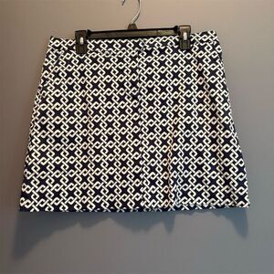 Izod Women's Standard Size 10 Geometric Skort with Built-in Shorts Multicolor
